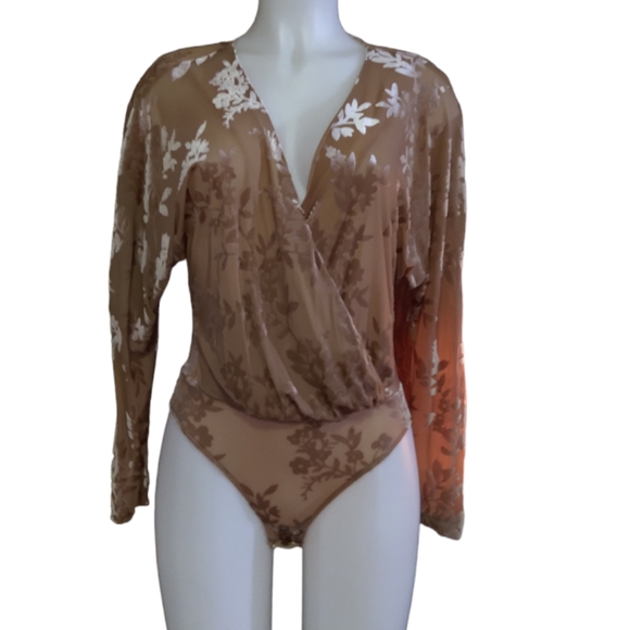 Size Small Dynamite long sleeve v-neck bodysuit - Picture 12 of 16